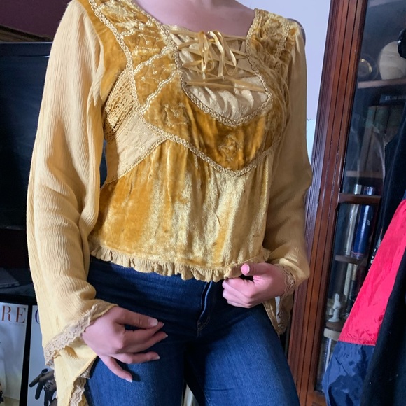 Renaissance Batwing Sleeve Top - Picture 7 of 9